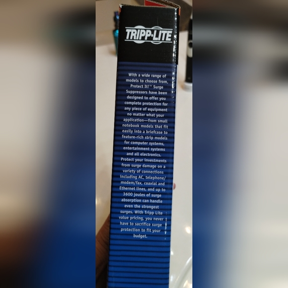 NIB Tripp-Lite 7-outlet surge protector - Picture 4 of 4